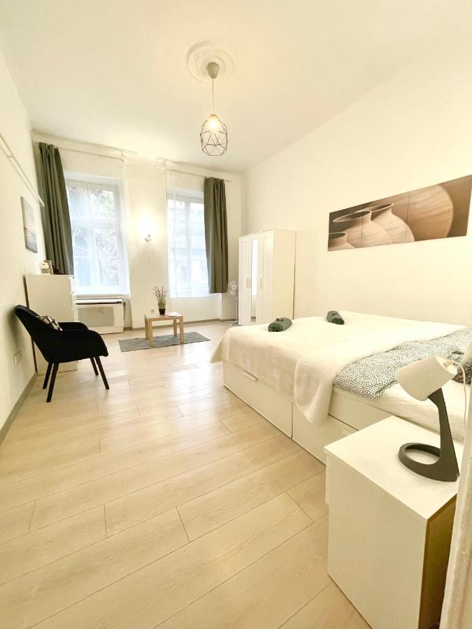 בודפשט White Apartment Near The Famous New York Cafe מראה חיצוני תמונה