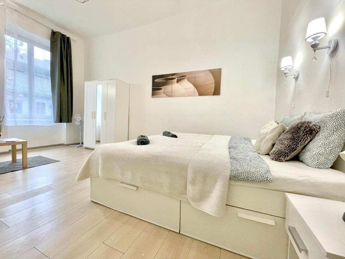 בודפשט White Apartment Near The Famous New York Cafe מראה חיצוני תמונה